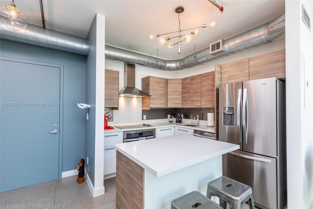 690 SW 1st Ct PHI17, Miami, فلوريدا 33130, الولايات المتحدة