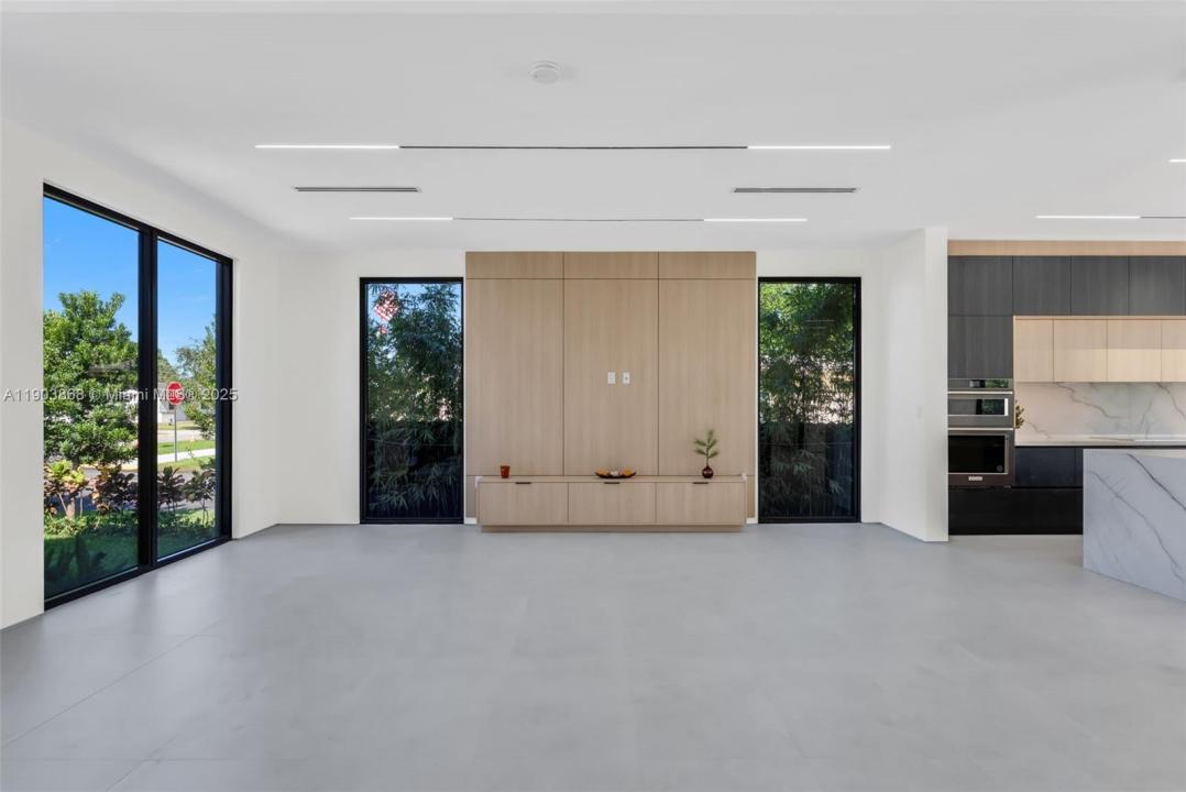 549 East Dr, Miami Springs, Florida 33166, Amerika Birleşik Devletleri