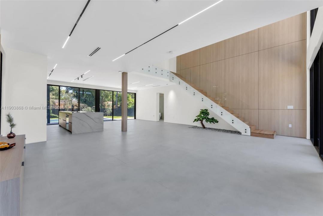 549 East Dr, Miami Springs, Florida 33166, Amerika Birleşik Devletleri