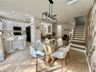 1034 NE 208th St, Miami, Florida 33179, USA