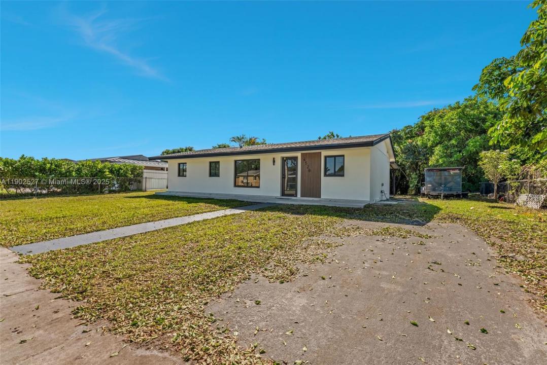 4520 NW 198th St, Miami Gardens, Florida 33055, Amerika Birleşik Devletleri