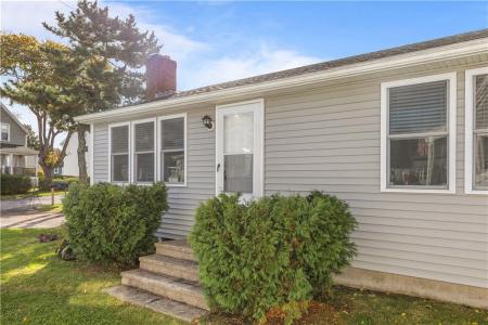 162 Center Avenue, Middletown, Rhode Island 02842, USA