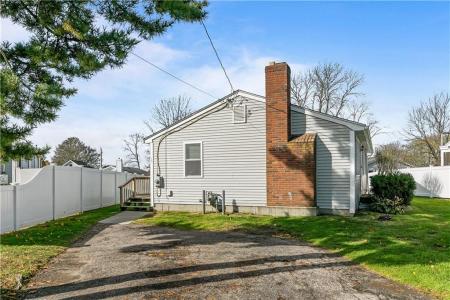 162 Center Avenue, Middletown, Rhode Island 02842, USA