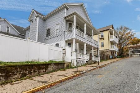 84 Spring Street, Lincoln, רוד איילנד 02838, ארצות הברית של אמריקה