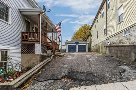 84 Spring Street, Lincoln, רוד איילנד 02838, ארצות הברית של אמריקה