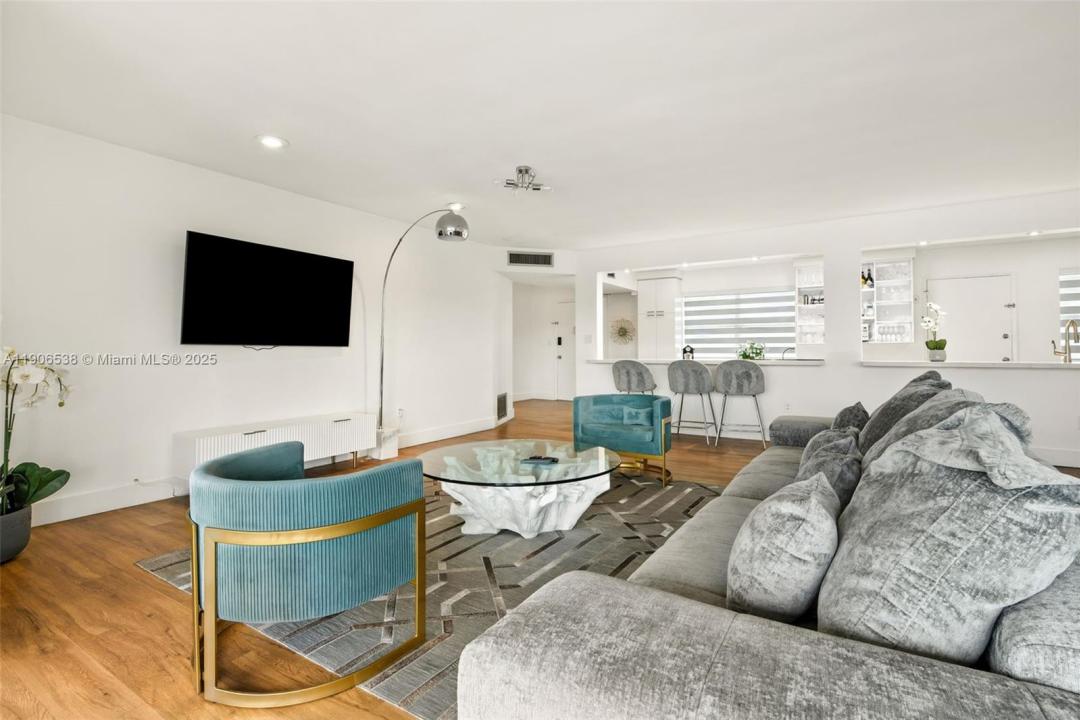 1350 NE 191st St B307, Miami, Floryda 33179, USA