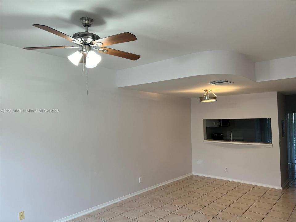 16658 Hemingway Dr, Weston, Floryda 33326, USA