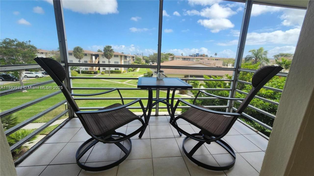 16901 NE 13th Ave 306, Miami, Floride 33162, États-Unis