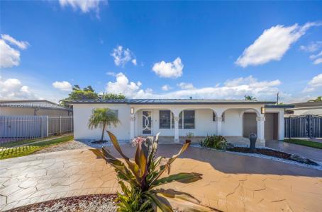 490 W 33rd Pl, Hialeah, Florida 33012