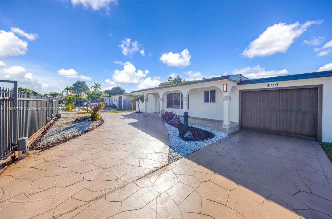 490 W 33rd Pl, Hialeah, Florida 33012