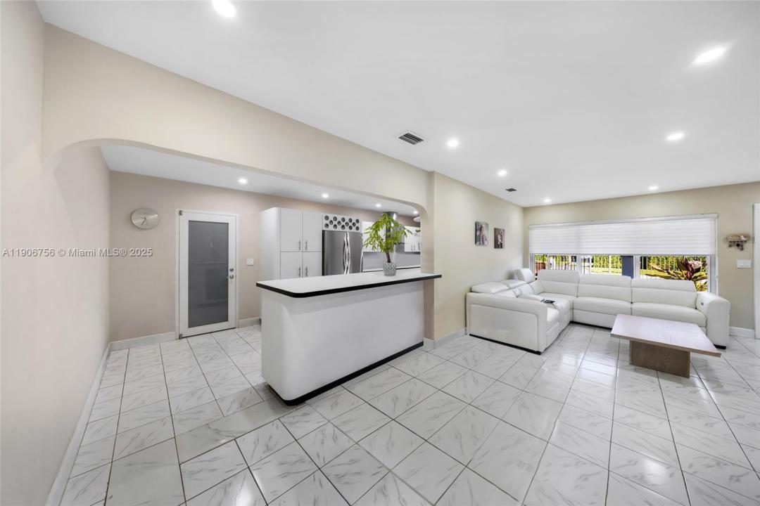 490 W 33rd Pl, Hialeah, Florida 33012