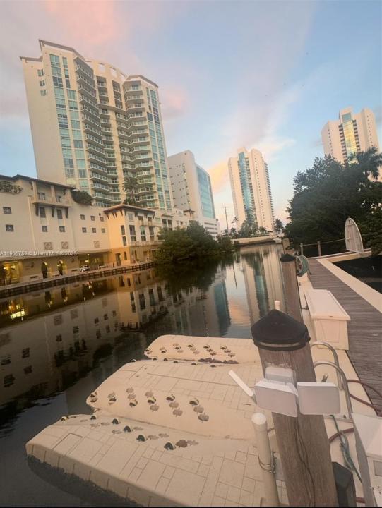 16400 Collins Ave, Sunny Isles Beach, פלורידה 33160, ארצות הברית של אמריקה