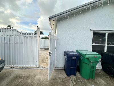 5781 NW 192nd St A, Hialeah, Florida 33015, USA