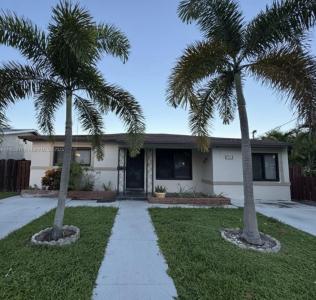 117 NE 2nd Ter, Hallandale Beach, Florida 33009, USA