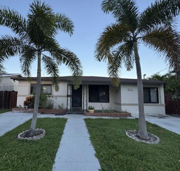 117 NE 2nd Ter, Hallandale Beach, Florida 33009