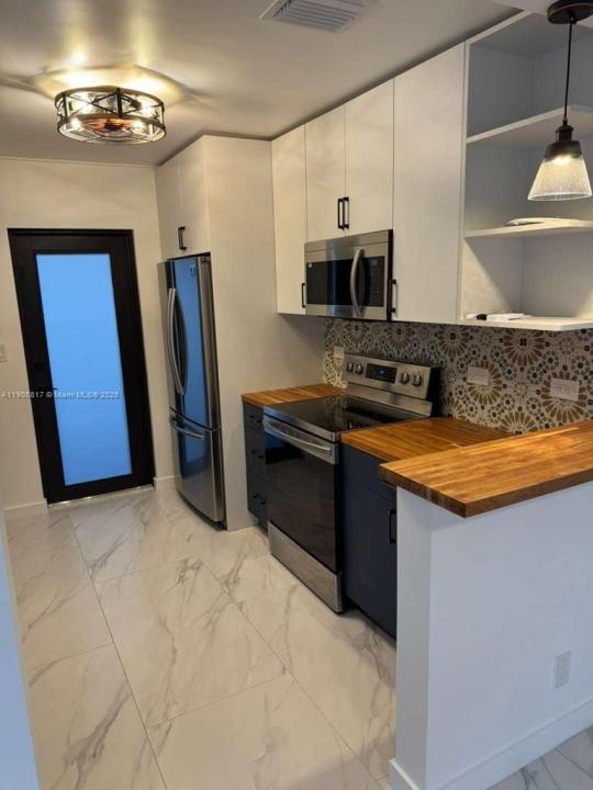 117 NE 2nd Ter, Hallandale Beach, Florida 33009