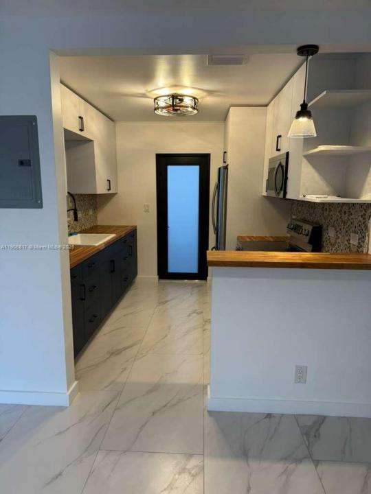 117 NE 2nd Ter, Hallandale Beach, Florida 33009