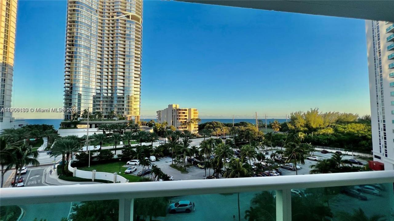 100 Bayview Dr 607, Sunny Isles Beach, Florida 33160, Stati Uniti