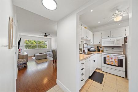 3530 NW 52nd Ave 606, Lauderdale Lakes, Florida 33319, USA