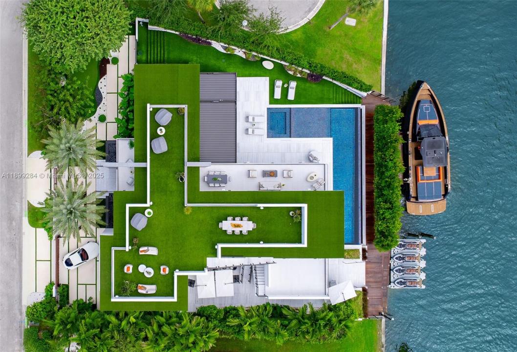 790 Lake Rd, Miami, Florida 33137