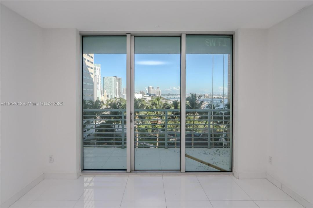 325 S Biscayne Blvd 1722, Miami, Флорида 33131, Соединенные Штаты