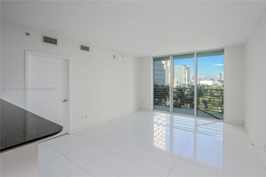 325 S Biscayne Blvd 1722, Miami, Флорида 33131, Соединенные Штаты