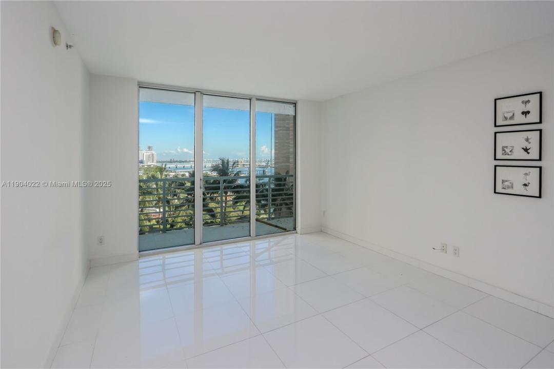 325 S Biscayne Blvd 1722, Miami, Флорида 33131, Соединенные Штаты