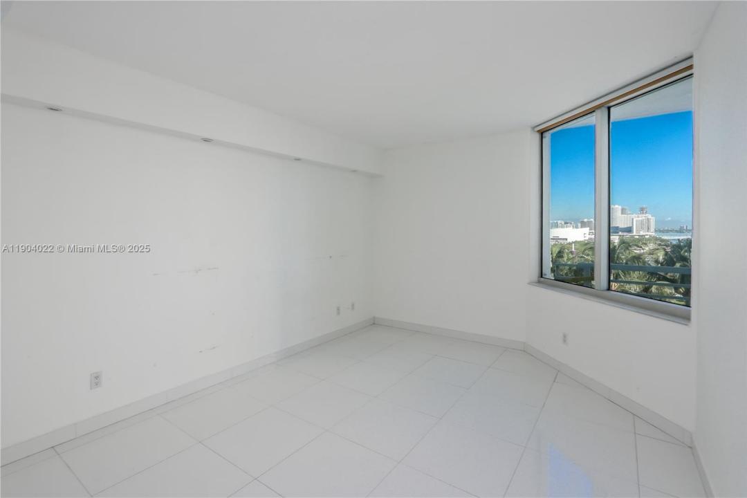 325 S Biscayne Blvd 1722, Miami, Флорида 33131, Соединенные Штаты