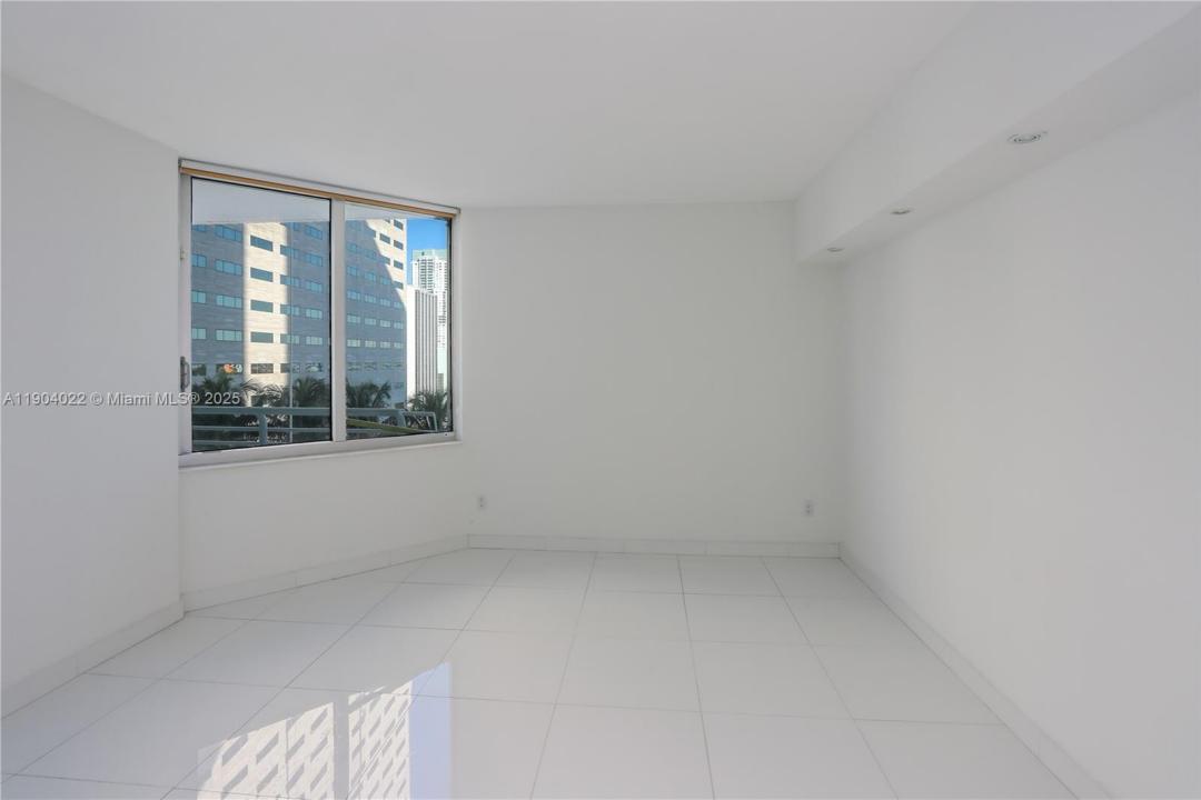 325 S Biscayne Blvd 1722, Miami, Флорида 33131, Соединенные Штаты