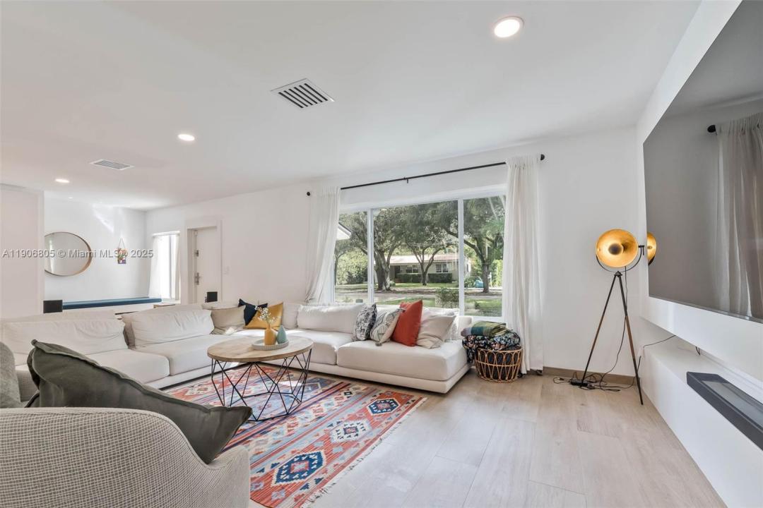 11370 NE 8th Ave, Biscayne Park, Флорида 33161, Соединенные Штаты