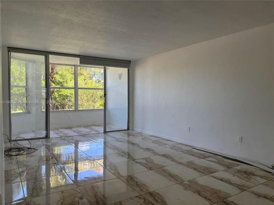 1501 NE 191st St C211, Miami, Florida 33179, HOA KỲ