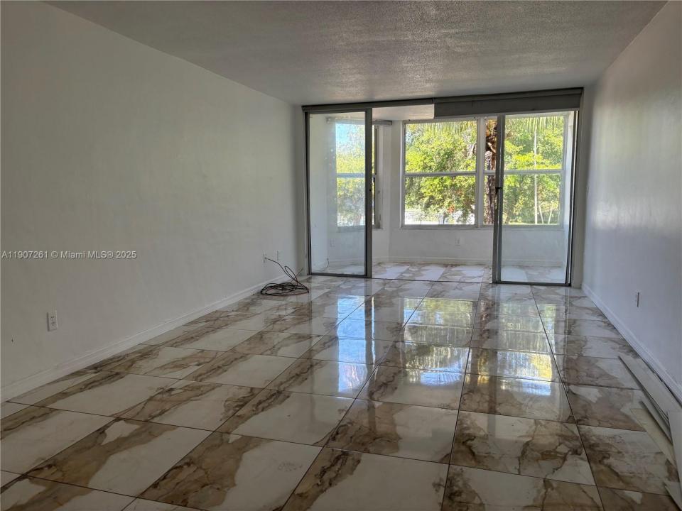 1501 NE 191st St C211, Miami, Florida 33179, HOA KỲ