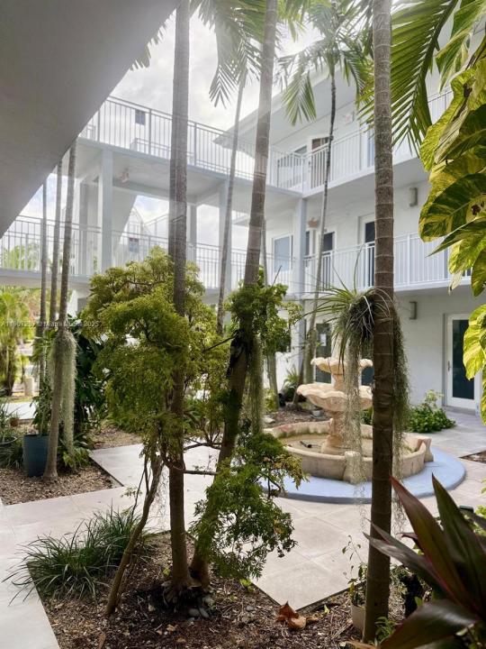 2430 NE 135th St 203, North Miami, Florida 33181, HOA KỲ