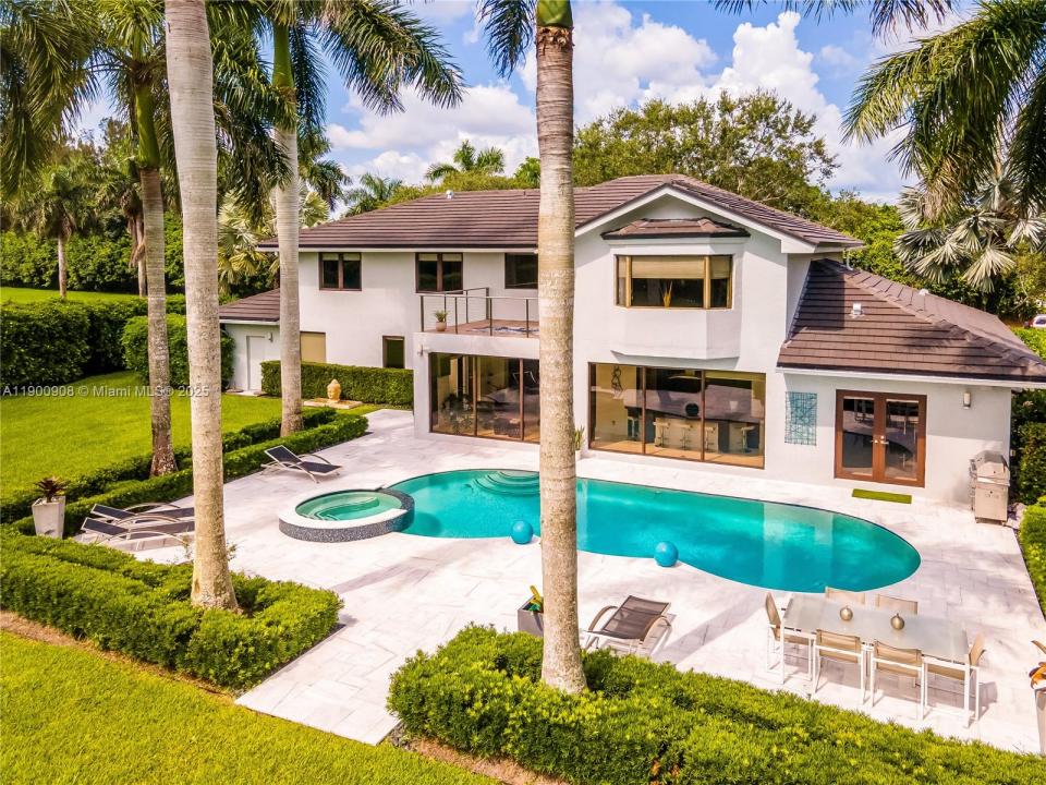 4242 SW 107th Way, Davie, Florida 33328