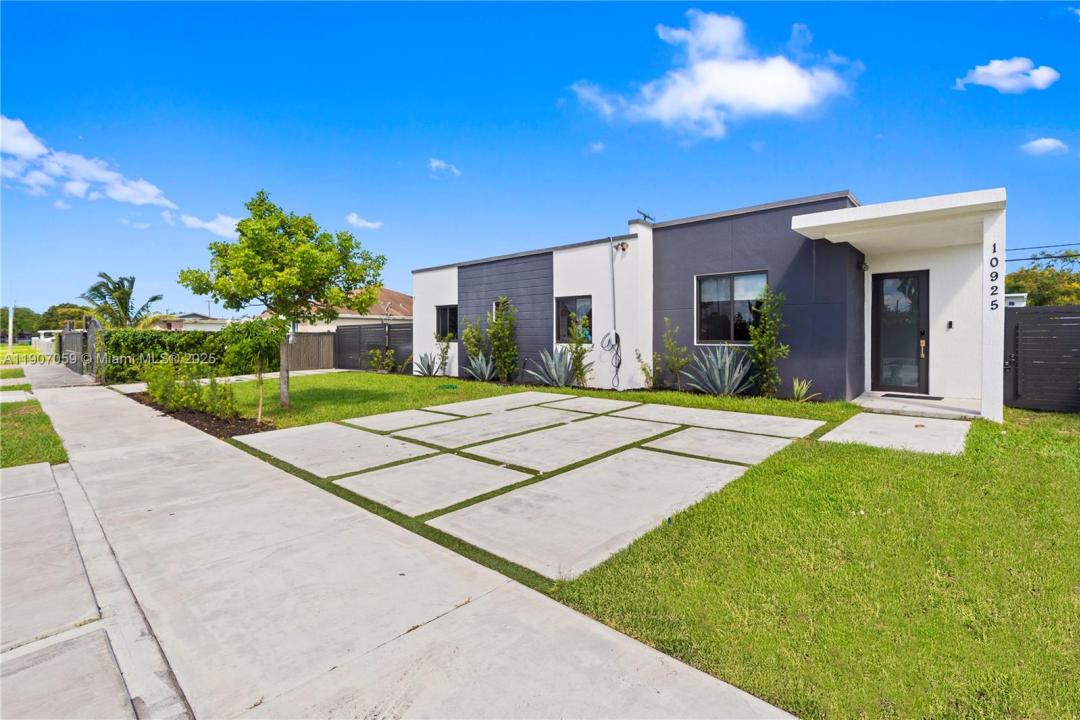 10925 SW 218th Ter, Miami, Florida 33170, USA