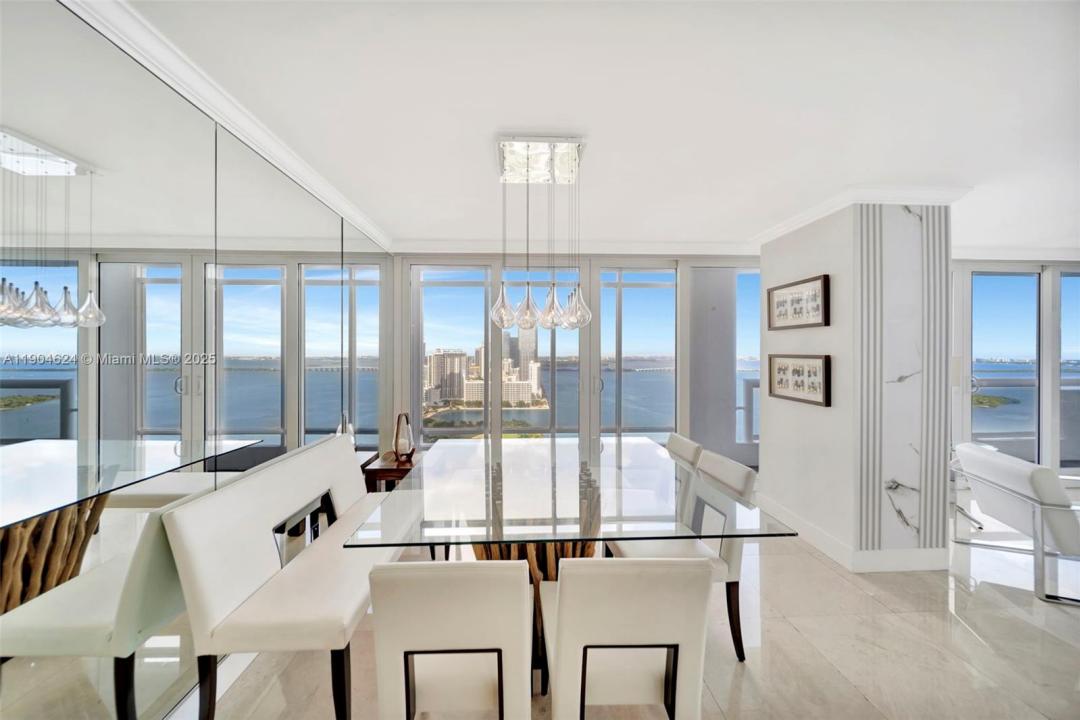 1717 N Bayshore Dr A-3534, Miami, פלורידה 33132-1169, ארצות הברית של אמריקה