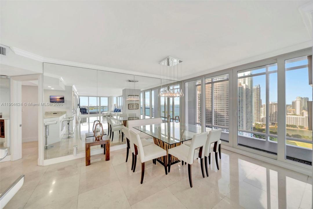 1717 N Bayshore Dr A-3534, Miami, פלורידה 33132-1169, ארצות הברית של אמריקה