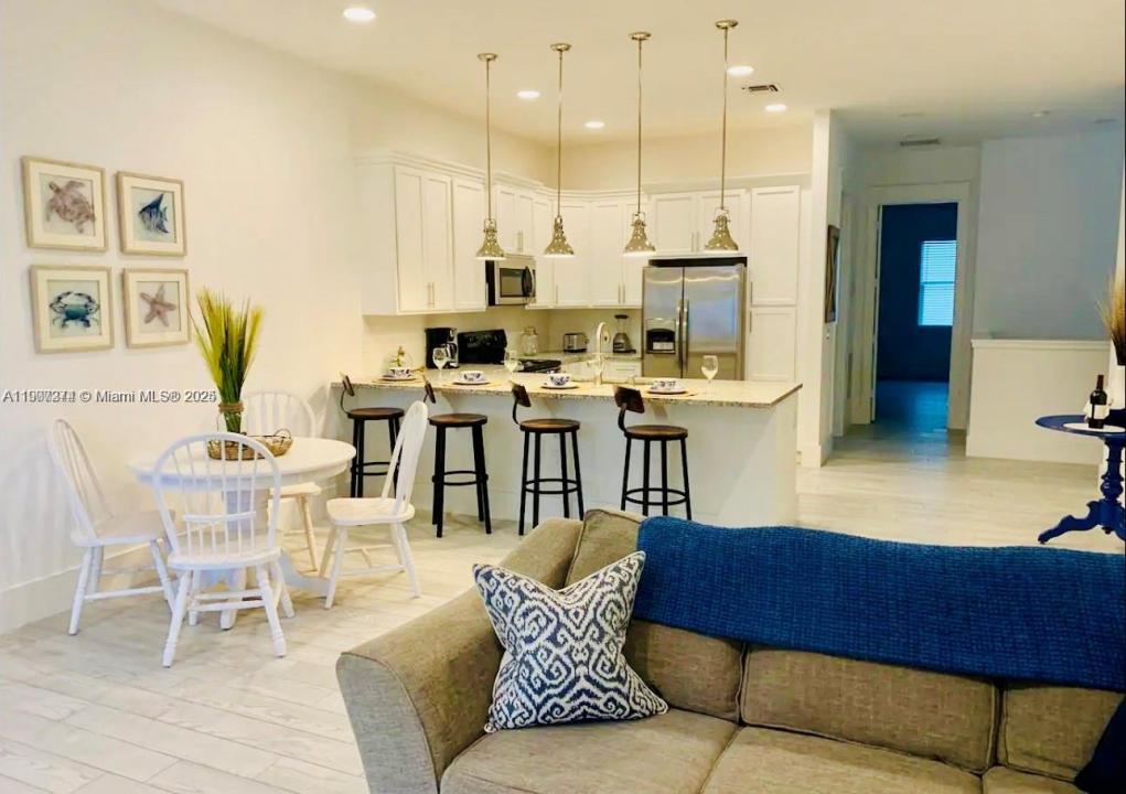 667 SW Cleveland Ave 3, Stuart, 佛罗里达州 34994, 美国