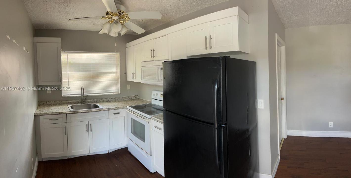 931 SW 80th Ave A-C, North Lauderdale, Flórida 33068, Estados Unidos