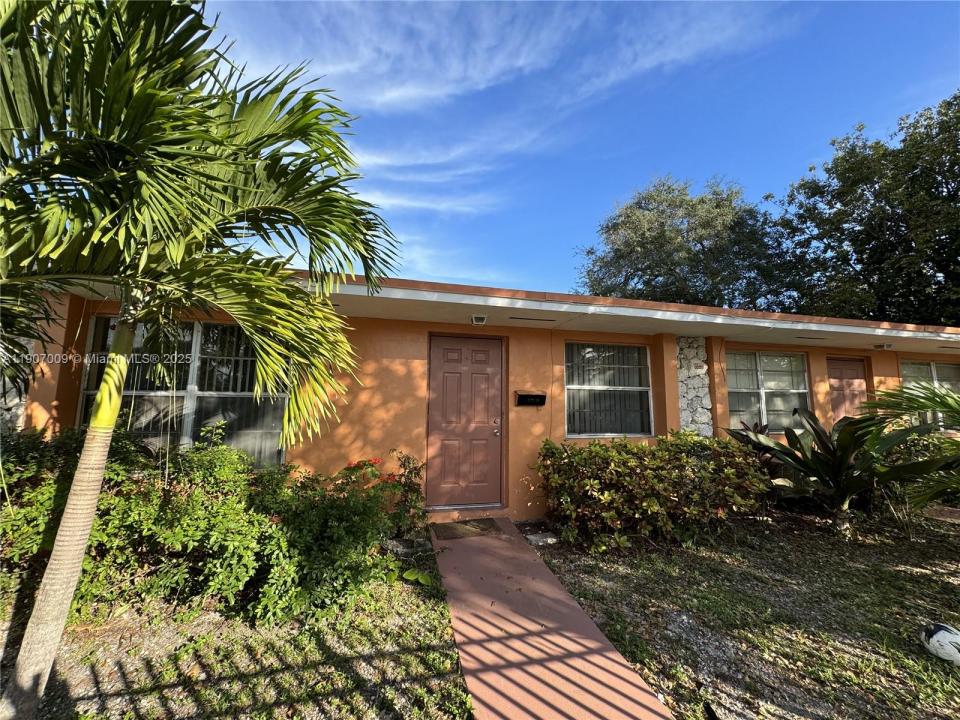 12735 NE 13th Ave 1, North Miami, פלורידה 33161, ארצות הברית של אמריקה
