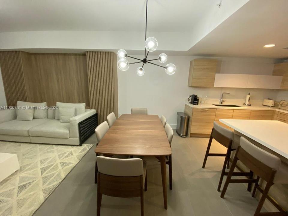 16385 Biscayne Blvd 304, North Miami Beach, Floride 33160, États-Unis