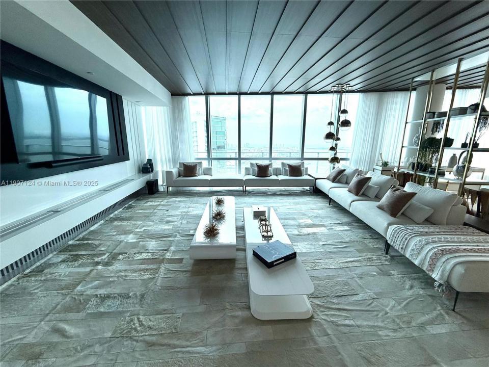 851 NE 1st Ave 4811, Miami, Floride 33132, États-Unis