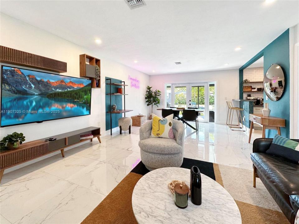 1424 NE 118th St, Miami, فلوريدا 33161, الولايات المتحدة