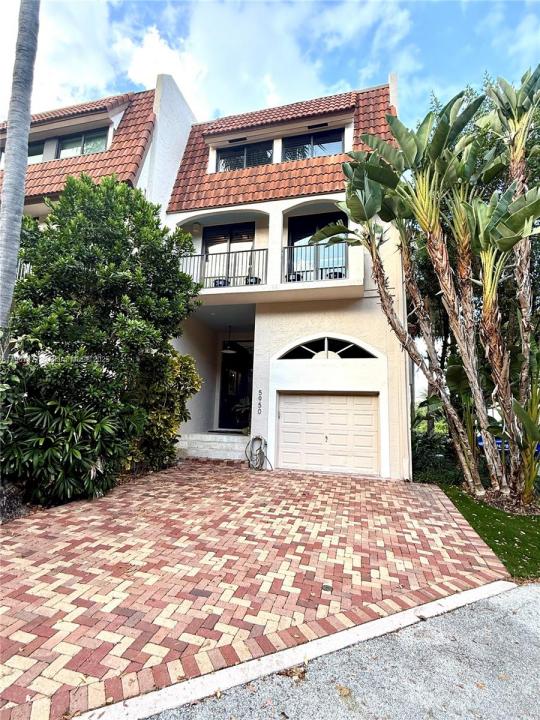 5950 Paradise Point Dr, Palmetto Bay, Florida 33157