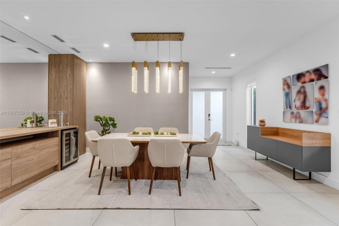 3048 SW 18th St 3048, Miami, 佛罗里达州 33145, 美国