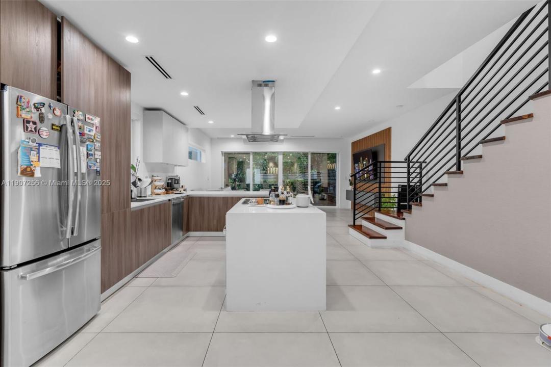 3048 SW 18th St 3048, Miami, 佛罗里达州 33145, 美国