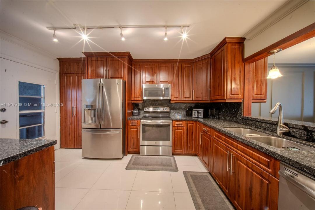 1660 NE 191st St 410-1, Miami, Flórida 33179, Estados Unidos