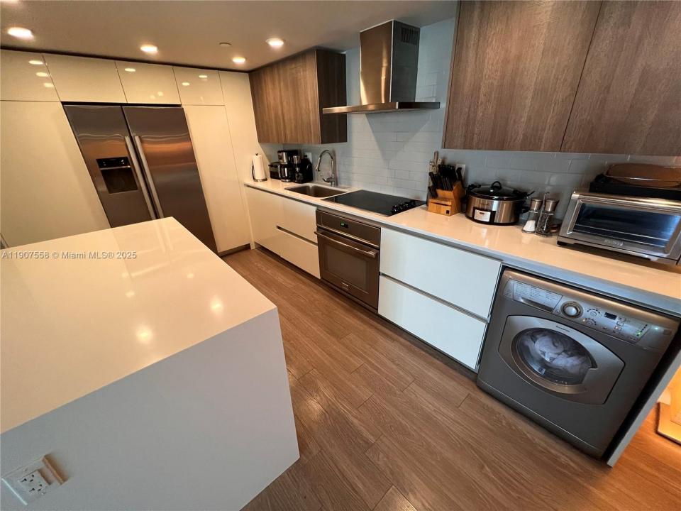 1025 92 St 803, Bay Harbor Islands, フロリダ 33154, アメリカ合衆国