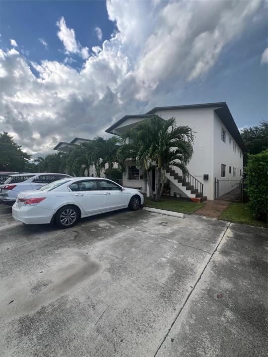 471 E 13th St 471A, Hialeah, フロリダ 33010, アメリカ合衆国