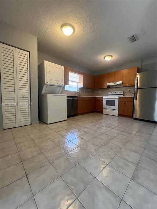 471 E 13th St 471A, Hialeah, フロリダ 33010, アメリカ合衆国